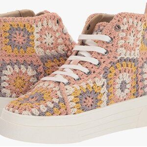NEW! Lucky Brand women's Curla Crochet Platform Sneaker. Size 8!
